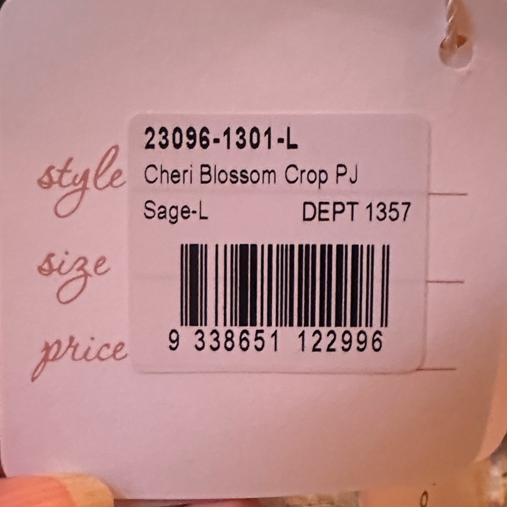 Cheri Blossom Sage Crop Pajama Set size large (hard to find) - Picture 4 of 16